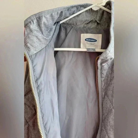 Old Navy Grey Quilted Vest, Gray Outdoor Vest, Puffer Vest, Size Large - Picture 10 of 16